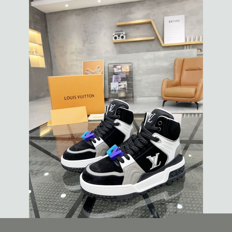 l**is V*t*n sneakers